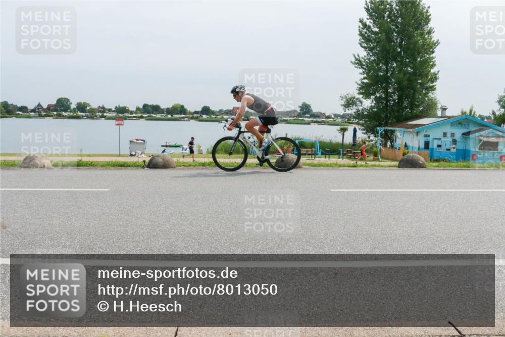 15.06.2025 - 27. Vierlanden-Triathlon H.Heesch http://msf.ph/oto/8013050 15.06.2025 11:08:36 Radfahren 163, 495, 581, 722, 727 meine-sportfotos.de