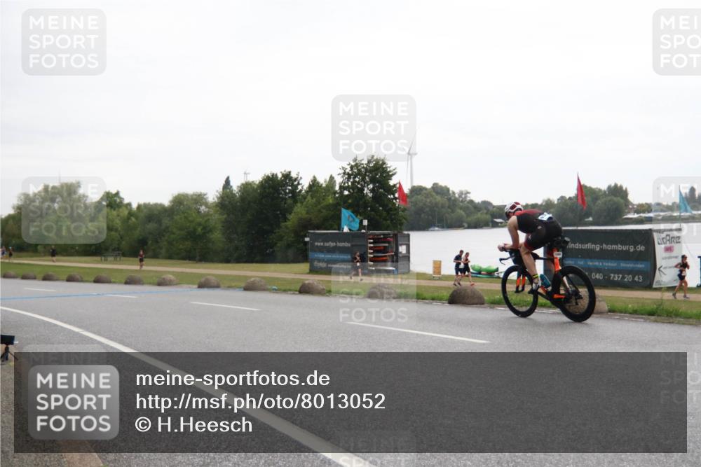 21.06.2025 - 27. Vierlanden-Triathlon H.Heesch http://msf.ph/oto/8013052 15.06.2025 13:27:52 Radfahren 1252, 1255 meine-sportfotos.de