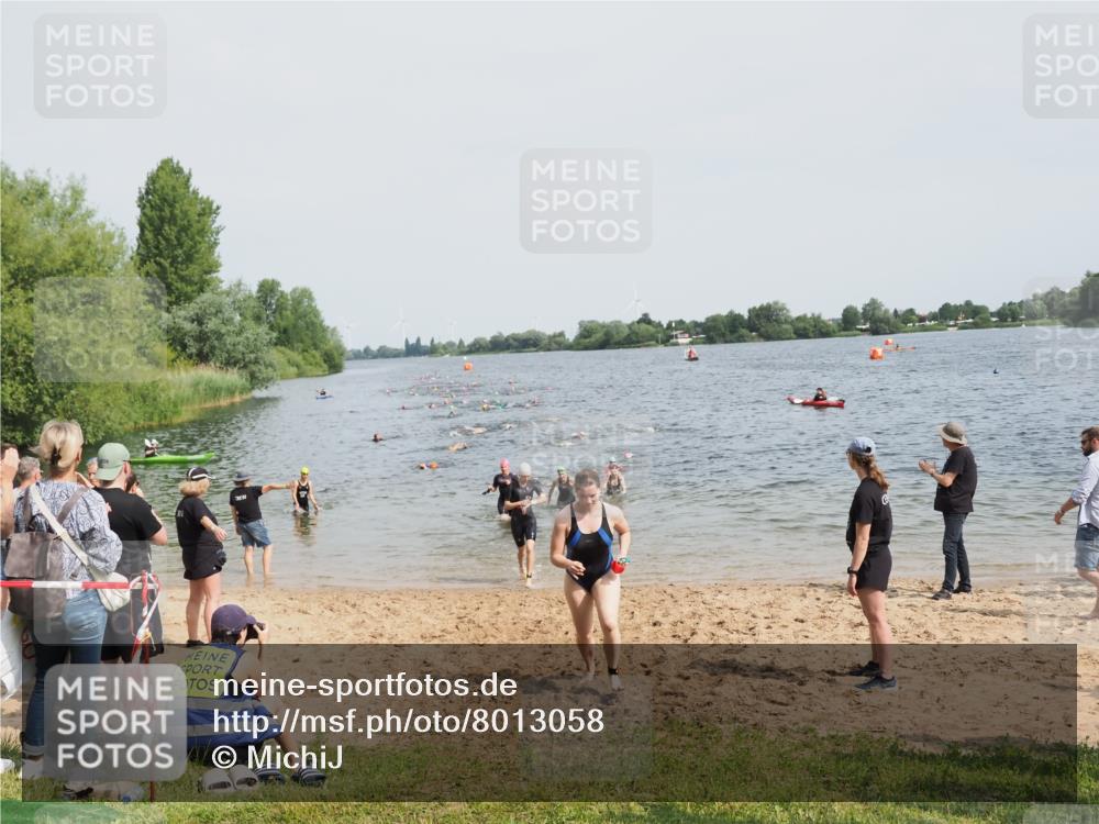 21.06.2025 - 27. Vierlanden-Triathlon MichiJ http://msf.ph/oto/8013058 15.06.2026 10:15:13 Schwimmen 480, 507, 555, 587, 597, 635 meine-sportfotos.de