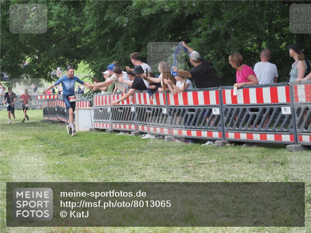 21.06.2025 - 27. Vierlanden-Triathlon KatJ http://msf.ph/oto/8013065 15.06.2025 13:09:56 Ziel 61, 159, 165, 705 meine-sportfotos.de