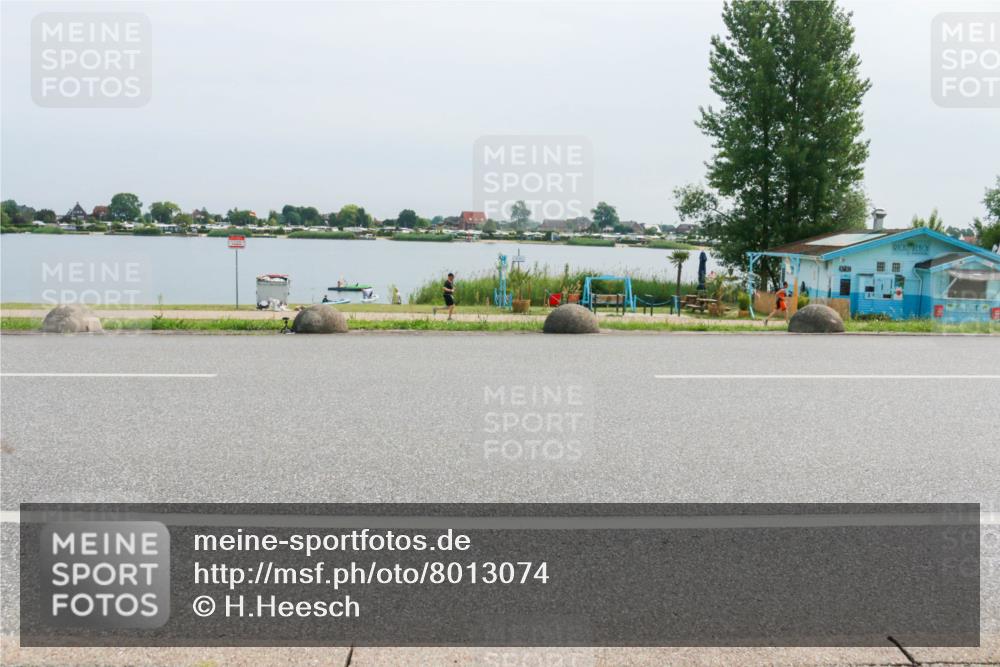 15.06.2025 - 27. Vierlanden-Triathlon H.Heesch http://msf.ph/oto/8013074 15.06.2025 11:08:36 Radfahren 163, 495, 581, 722, 727 meine-sportfotos.de