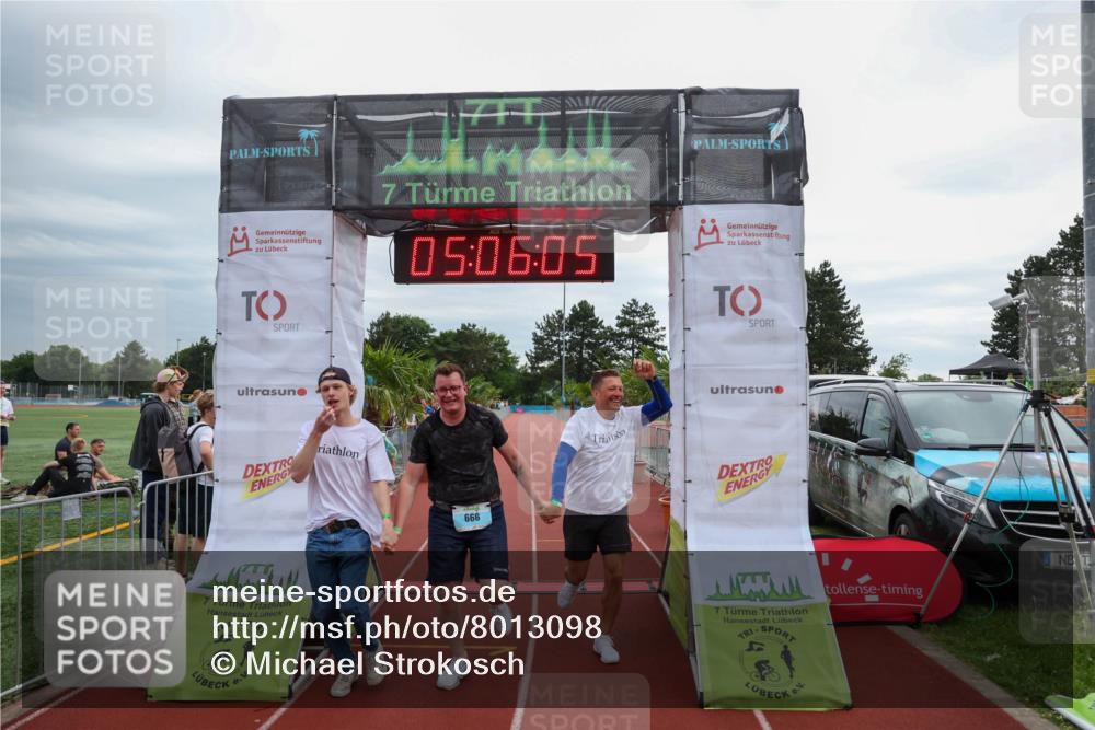 15.06.2025 - 7 Türme Triathlon Michael Strokosch http://msf.ph/oto/8013098 15.06.2025 15:06:04 Ziel 666 meine-sportfotos.de