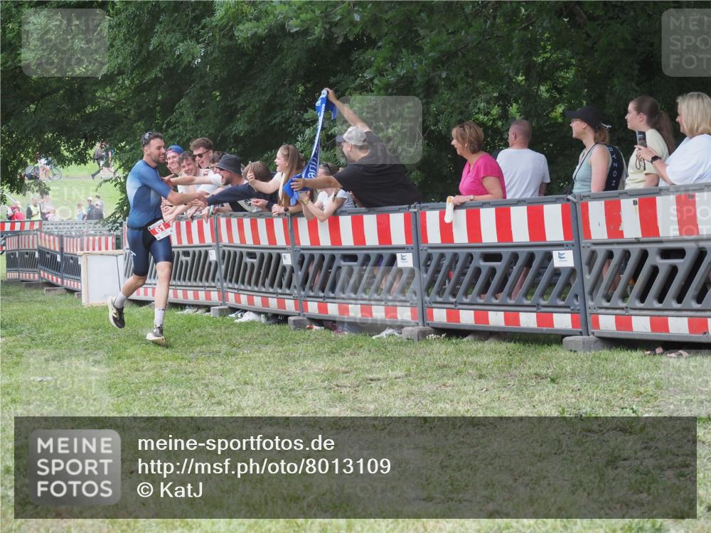 21.06.2025 - 27. Vierlanden-Triathlon KatJ http://msf.ph/oto/8013109 15.06.2025 13:09:57 Ziel 61, 159, 165, 705 meine-sportfotos.de