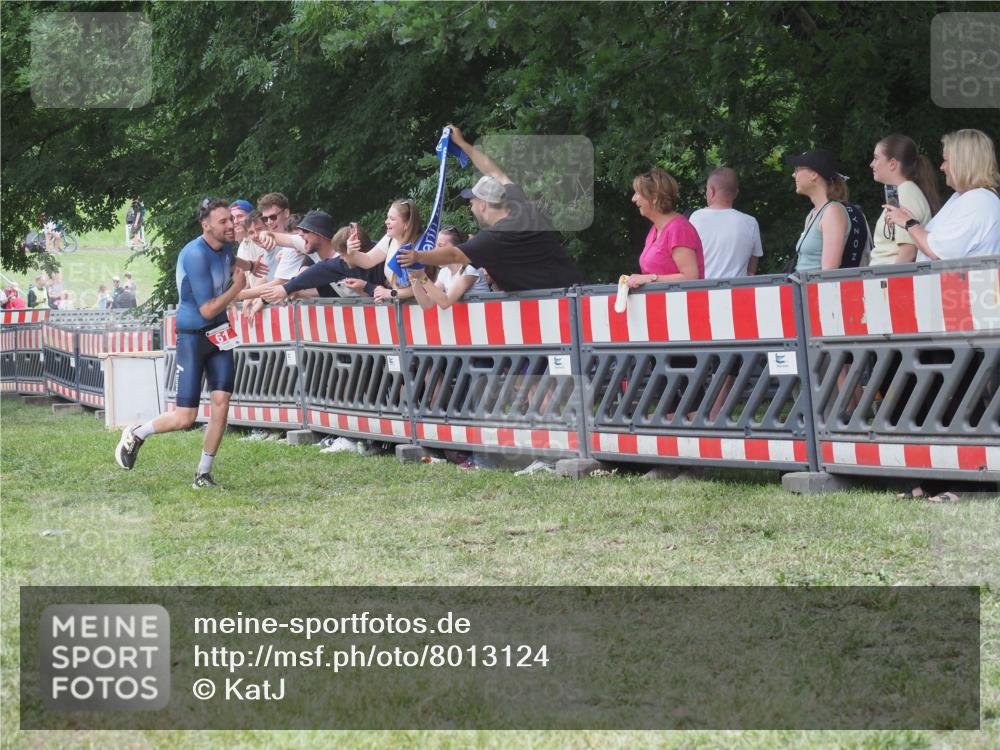 21.06.2025 - 27. Vierlanden-Triathlon KatJ http://msf.ph/oto/8013124 15.06.2025 13:09:57 Ziel 61, 159, 165, 705 meine-sportfotos.de