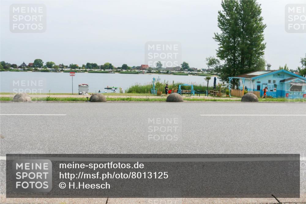 15.06.2025 - 27. Vierlanden-Triathlon H.Heesch http://msf.ph/oto/8013125 15.06.2025 11:08:37 Radfahren 163, 495, 581, 722, 727 meine-sportfotos.de