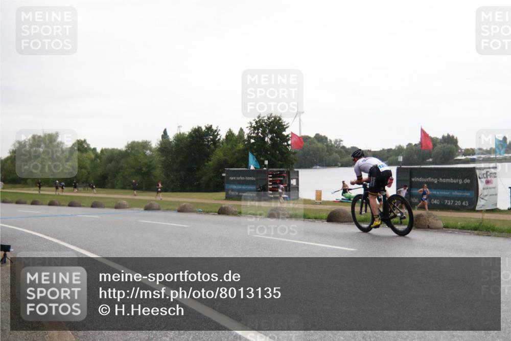 21.06.2025 - 27. Vierlanden-Triathlon H.Heesch http://msf.ph/oto/8013135 15.06.2025 13:28:31 Radfahren 1274, 1276 meine-sportfotos.de