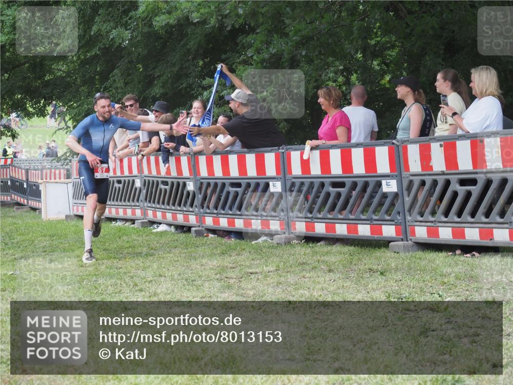 21.06.2025 - 27. Vierlanden-Triathlon KatJ http://msf.ph/oto/8013153 15.06.2025 13:09:57 Ziel 61, 159, 165, 705 meine-sportfotos.de