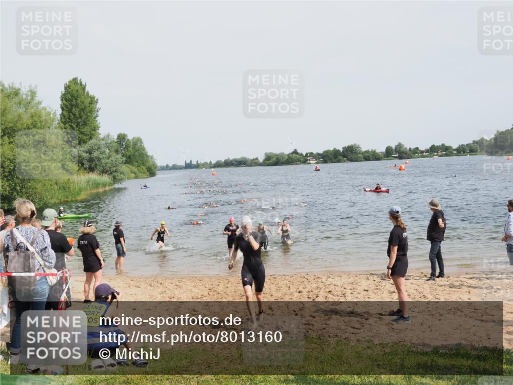 21.06.2025 - 27. Vierlanden-Triathlon MichiJ http://msf.ph/oto/8013160 15.06.2026 10:15:16 Schwimmen 480, 507, 542, 555, 579, 587, 613, 631, 635 meine-sportfotos.de