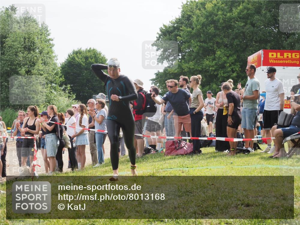 15.06.2025 - 27. Vierlanden-Triathlon KatJ http://msf.ph/oto/8013168 15.06.2025 10:14:43 Schwimmen 546, 559, 609, 615 meine-sportfotos.de