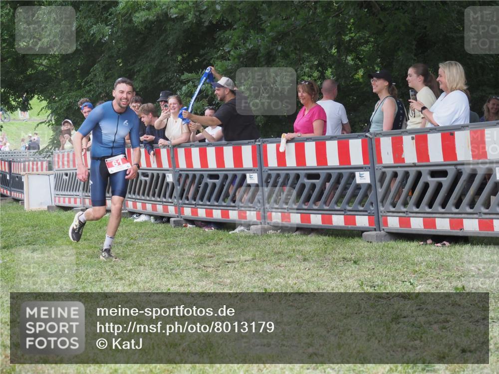 21.06.2025 - 27. Vierlanden-Triathlon KatJ http://msf.ph/oto/8013179 15.06.2025 13:09:58 Ziel 61, 159, 165, 705 meine-sportfotos.de