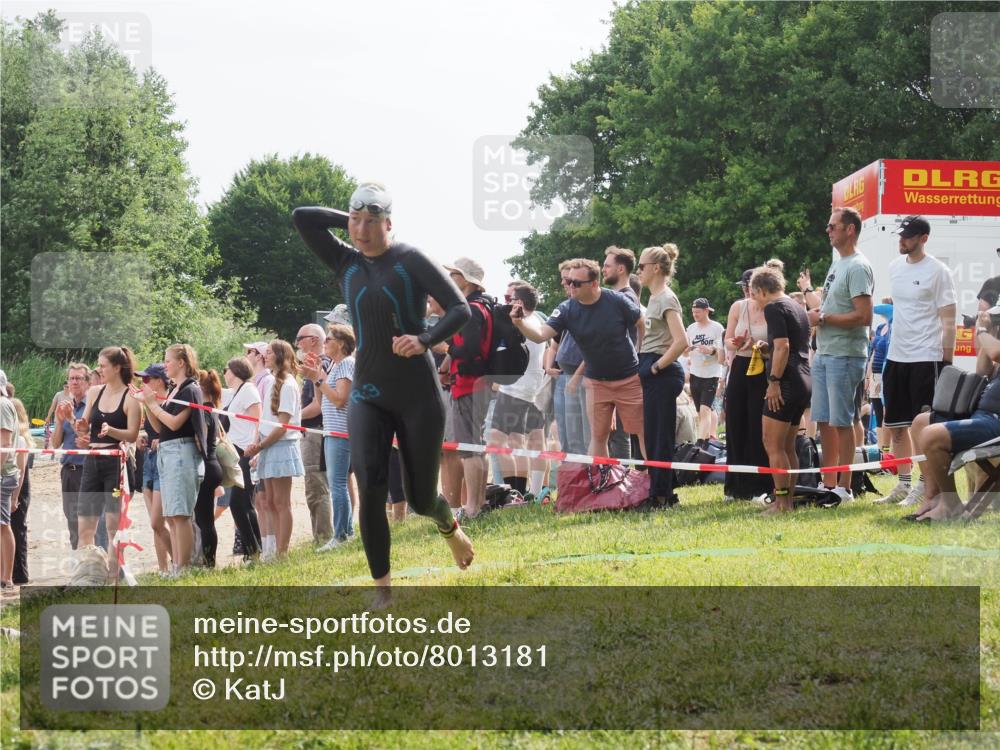 15.06.2025 - 27. Vierlanden-Triathlon KatJ http://msf.ph/oto/8013181 15.06.2025 10:14:43 Schwimmen 546, 559, 609, 615 meine-sportfotos.de