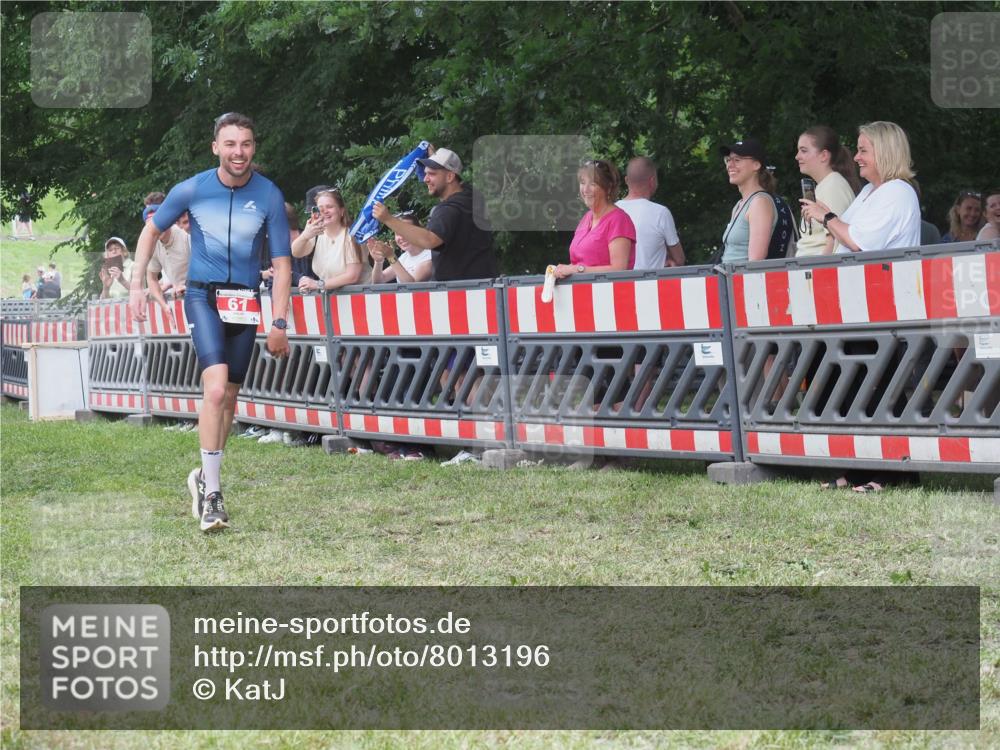 21.06.2025 - 27. Vierlanden-Triathlon KatJ http://msf.ph/oto/8013196 15.06.2025 13:09:58 Ziel 61, 159, 165, 705 meine-sportfotos.de
