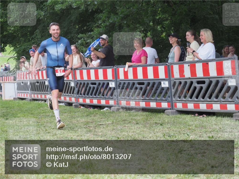 21.06.2025 - 27. Vierlanden-Triathlon KatJ http://msf.ph/oto/8013207 15.06.2025 13:09:58 Ziel 61, 159, 165, 705 meine-sportfotos.de