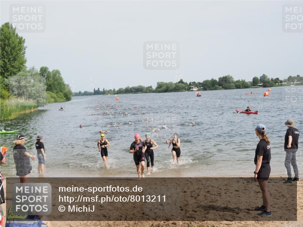21.06.2025 - 27. Vierlanden-Triathlon MichiJ http://msf.ph/oto/8013211 15.06.2026 10:15:19 Schwimmen 480, 507, 542, 555, 579, 613, 631 meine-sportfotos.de