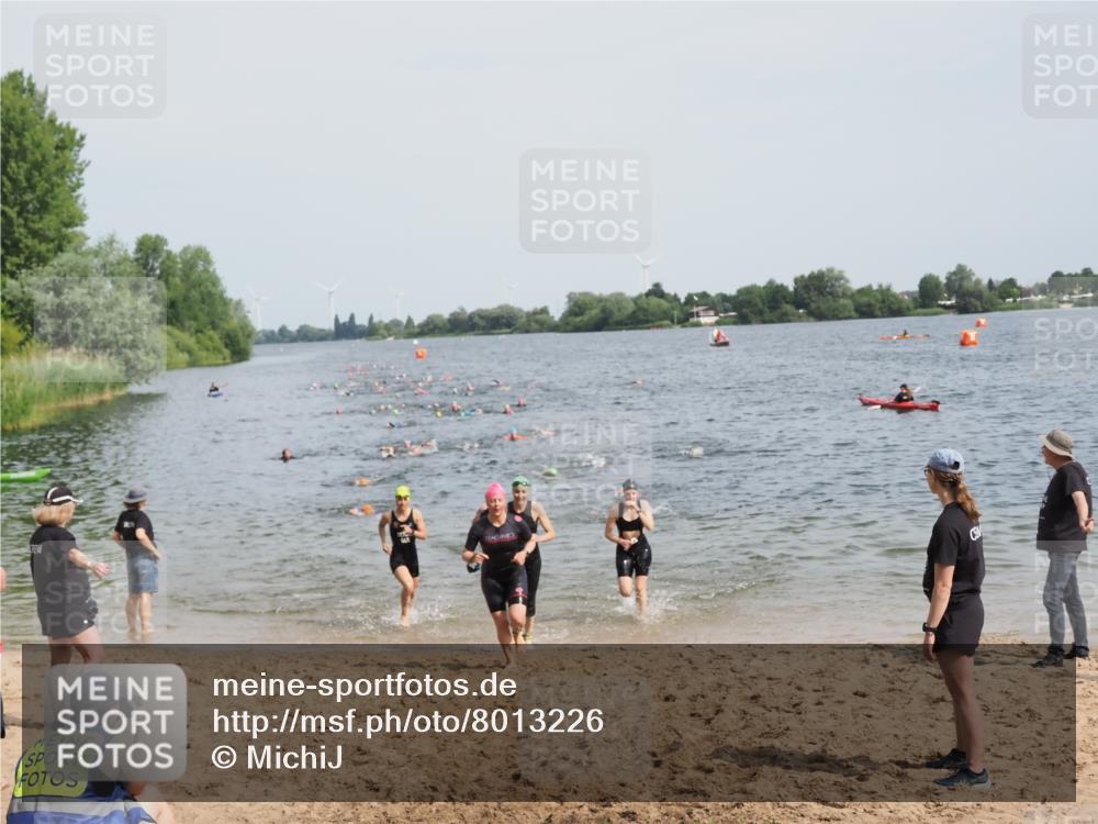 21.06.2025 - 27. Vierlanden-Triathlon MichiJ http://msf.ph/oto/8013226 15.06.2026 10:15:19 Schwimmen 480, 507, 542, 555, 579, 613, 631 meine-sportfotos.de