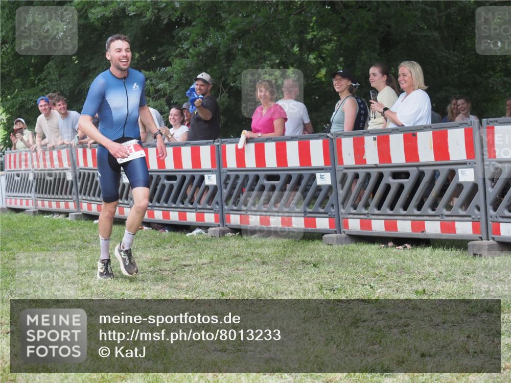 21.06.2025 - 27. Vierlanden-Triathlon KatJ http://msf.ph/oto/8013233 15.06.2025 13:09:58 Ziel 61, 159, 165, 705 meine-sportfotos.de