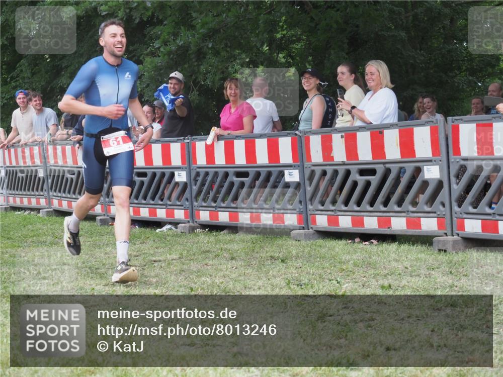 21.06.2025 - 27. Vierlanden-Triathlon KatJ http://msf.ph/oto/8013246 15.06.2025 13:09:58 Ziel 61, 159, 165, 705 meine-sportfotos.de