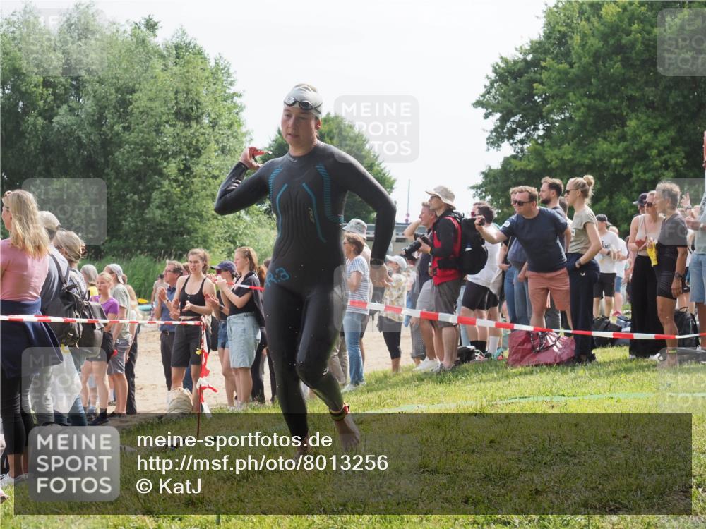 15.06.2025 - 27. Vierlanden-Triathlon KatJ http://msf.ph/oto/8013256 15.06.2025 10:14:44 Schwimmen 546, 559, 609, 615 meine-sportfotos.de