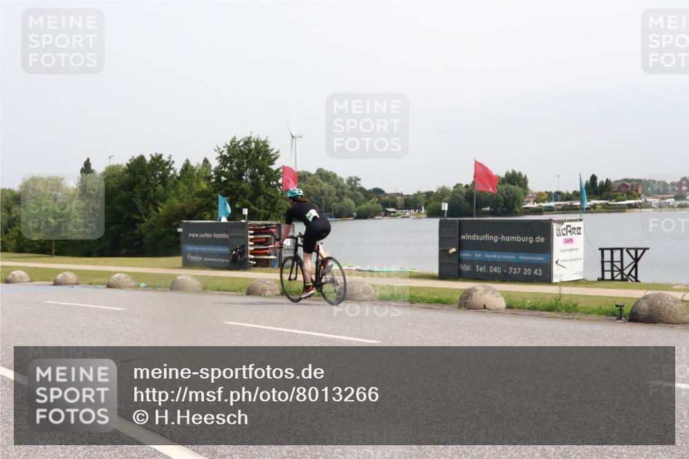 15.06.2025 - 27. Vierlanden-Triathlon H.Heesch http://msf.ph/oto/8013266 15.06.2025 11:08:55 Radfahren 516, 643 meine-sportfotos.de
