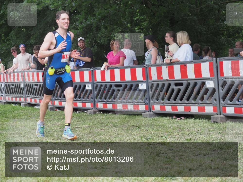 21.06.2025 - 27. Vierlanden-Triathlon KatJ http://msf.ph/oto/8013286 15.06.2025 13:10:02 Ziel 159, 165, 705 meine-sportfotos.de