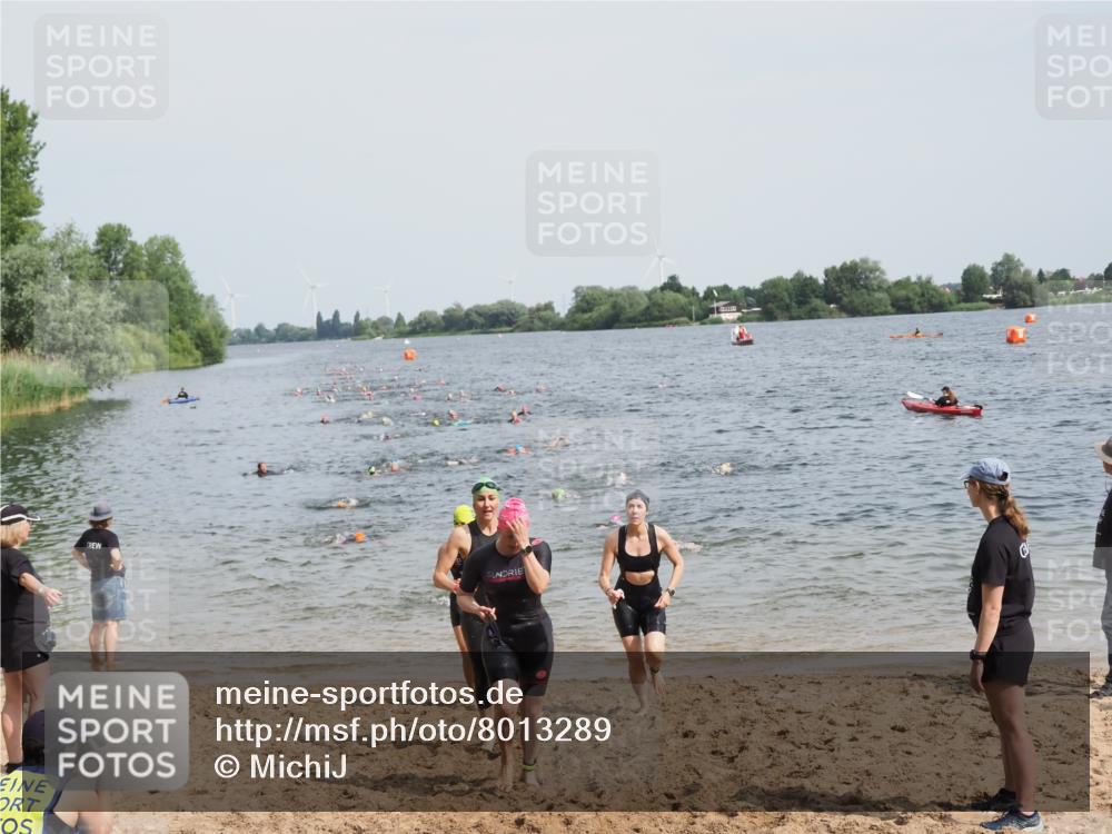 21.06.2025 - 27. Vierlanden-Triathlon MichiJ http://msf.ph/oto/8013289 15.06.2026 10:15:21 Schwimmen 507, 542, 554, 555, 579, 613, 631 meine-sportfotos.de