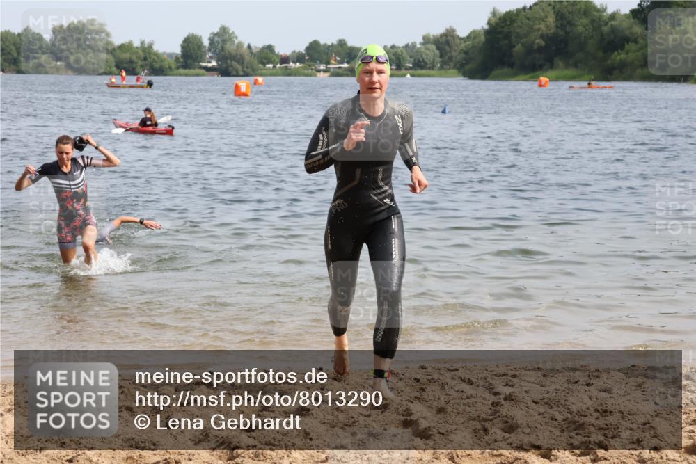 15.06.2025 - 27. Vierlanden-Triathlon Lena Gebhardt http://msf.ph/oto/8013290 15.06.2025 10:13:41 Schwimmen 490, 513, 540, 545, 585, 622 meine-sportfotos.de