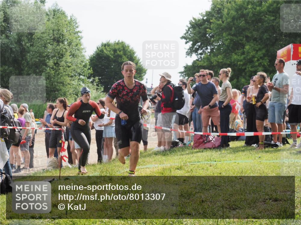 15.06.2025 - 27. Vierlanden-Triathlon KatJ http://msf.ph/oto/8013307 15.06.2025 10:14:47 Schwimmen 546, 559, 608, 609, 615 meine-sportfotos.de