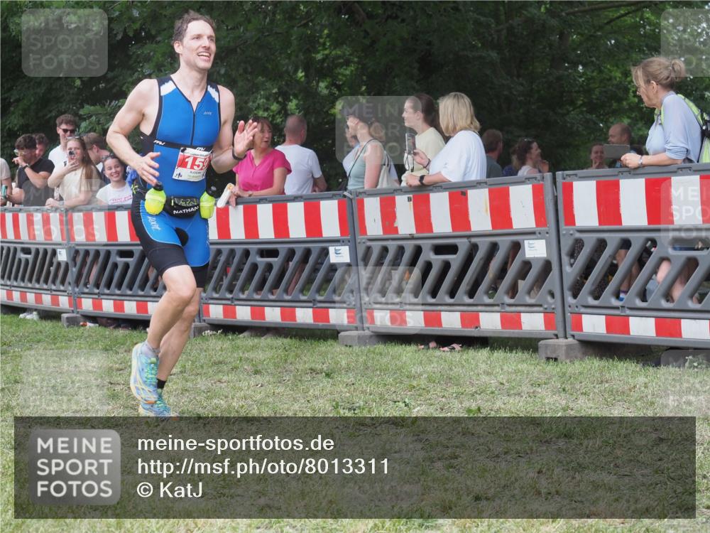 21.06.2025 - 27. Vierlanden-Triathlon KatJ http://msf.ph/oto/8013311 15.06.2025 13:10:02 Ziel 159, 165, 705 meine-sportfotos.de