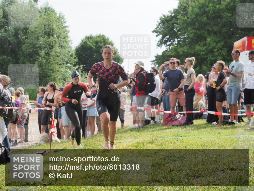 15.06.2025 - 27. Vierlanden-Triathlon KatJ http://msf.ph/oto/8013318 15.06.2025 10:14:47 Schwimmen 546, 559, 608, 609, 615 meine-sportfotos.de