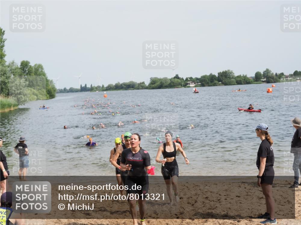 21.06.2025 - 27. Vierlanden-Triathlon MichiJ http://msf.ph/oto/8013321 15.06.2026 10:15:22 Schwimmen 507, 542, 554, 555, 579, 613, 631 meine-sportfotos.de