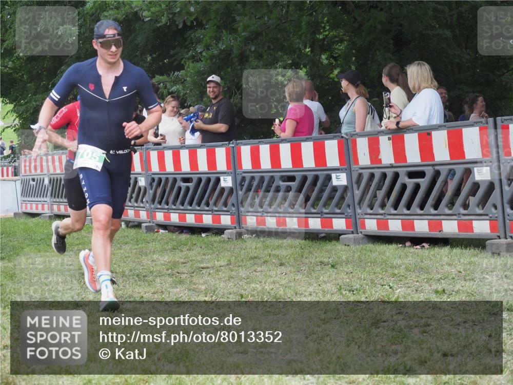 21.06.2025 - 27. Vierlanden-Triathlon KatJ http://msf.ph/oto/8013352 15.06.2025 13:10:04 Ziel 159, 165, 705 meine-sportfotos.de