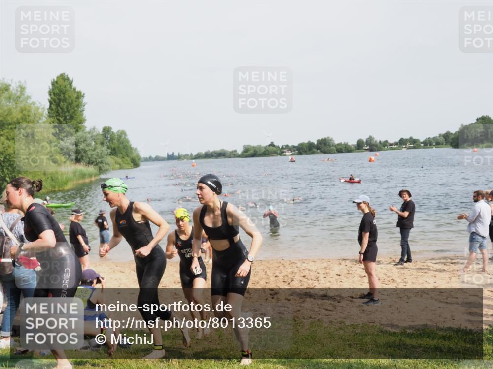21.06.2025 - 27. Vierlanden-Triathlon MichiJ http://msf.ph/oto/8013365 15.06.2026 10:15:24 Schwimmen 507, 542, 554, 579, 613, 631 meine-sportfotos.de
