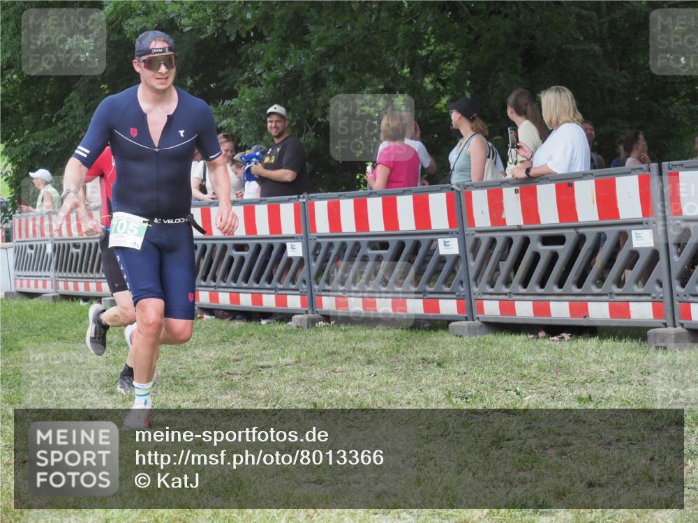 21.06.2025 - 27. Vierlanden-Triathlon KatJ http://msf.ph/oto/8013366 15.06.2025 13:10:04 Ziel 159, 165, 705 meine-sportfotos.de