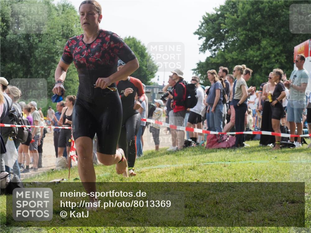 15.06.2025 - 27. Vierlanden-Triathlon KatJ http://msf.ph/oto/8013369 15.06.2025 10:14:48 Schwimmen 546, 559, 608, 609 meine-sportfotos.de