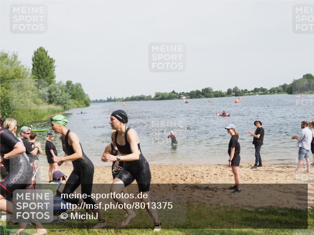 21.06.2025 - 27. Vierlanden-Triathlon MichiJ http://msf.ph/oto/8013375 15.06.2026 10:15:24 Schwimmen 507, 542, 554, 579, 613, 631 meine-sportfotos.de