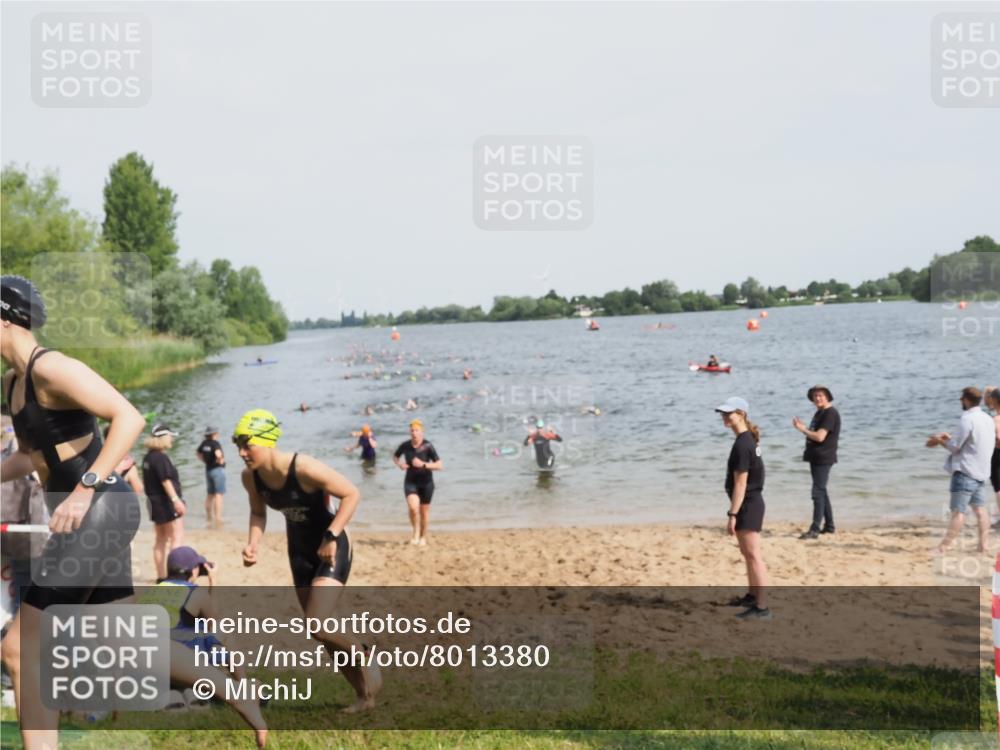 21.06.2025 - 27. Vierlanden-Triathlon MichiJ http://msf.ph/oto/8013380 15.06.2026 10:15:25 Schwimmen 508, 542, 554, 579, 613, 620, 631 meine-sportfotos.de