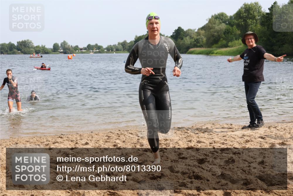 15.06.2025 - 27. Vierlanden-Triathlon Lena Gebhardt http://msf.ph/oto/8013390 15.06.2025 10:13:43 Schwimmen 490, 513, 540, 545, 585, 622 meine-sportfotos.de