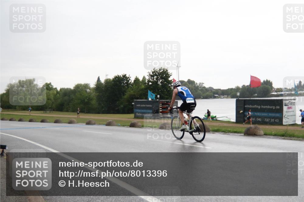 21.06.2025 - 27. Vierlanden-Triathlon H.Heesch http://msf.ph/oto/8013396 15.06.2025 13:30:34 Radfahren 1250, 1262, 1296 meine-sportfotos.de