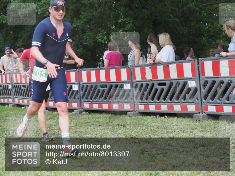 21.06.2025 - 27. Vierlanden-Triathlon KatJ http://msf.ph/oto/8013397 15.06.2025 13:10:04 Ziel 159, 165, 705 meine-sportfotos.de