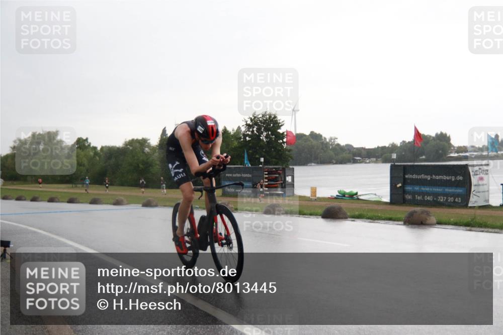 21.06.2025 - 27. Vierlanden-Triathlon H.Heesch http://msf.ph/oto/8013445 15.06.2025 13:33:01 Radfahren 1109, 1301 meine-sportfotos.de