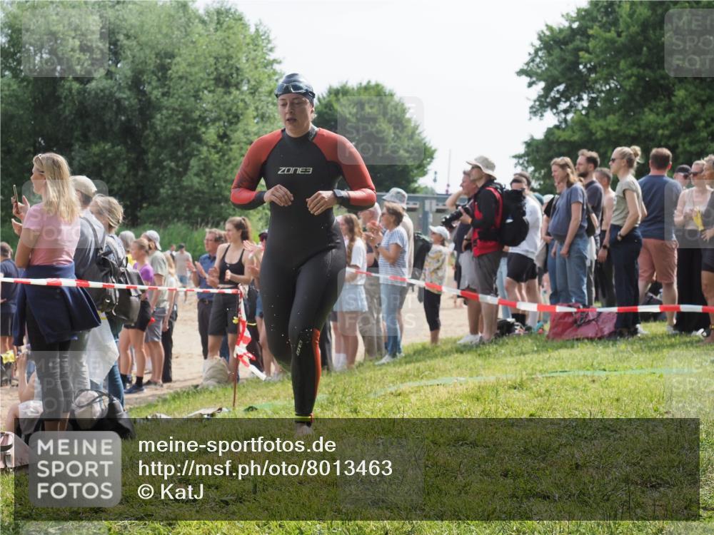 15.06.2025 - 27. Vierlanden-Triathlon KatJ http://msf.ph/oto/8013463 15.06.2025 10:14:49 Schwimmen 546, 559, 593, 608, 609 meine-sportfotos.de