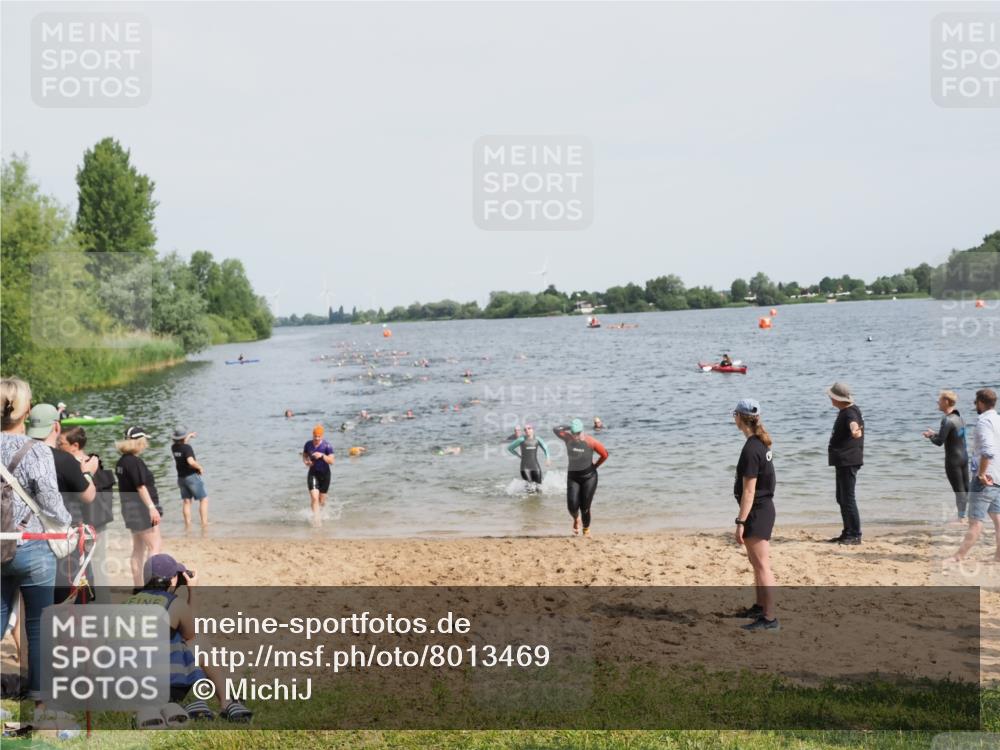 21.06.2025 - 27. Vierlanden-Triathlon MichiJ http://msf.ph/oto/8013469 15.06.2026 10:15:30 Schwimmen 508, 511, 542, 554, 579, 613, 620, 631 meine-sportfotos.de