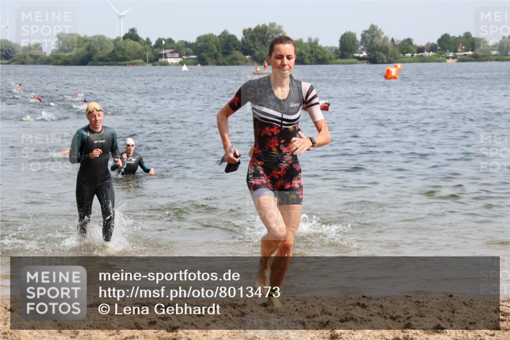 15.06.2025 - 27. Vierlanden-Triathlon Lena Gebhardt http://msf.ph/oto/8013473 15.06.2025 10:13:46 Schwimmen 490, 513, 540, 545, 585, 622 meine-sportfotos.de
