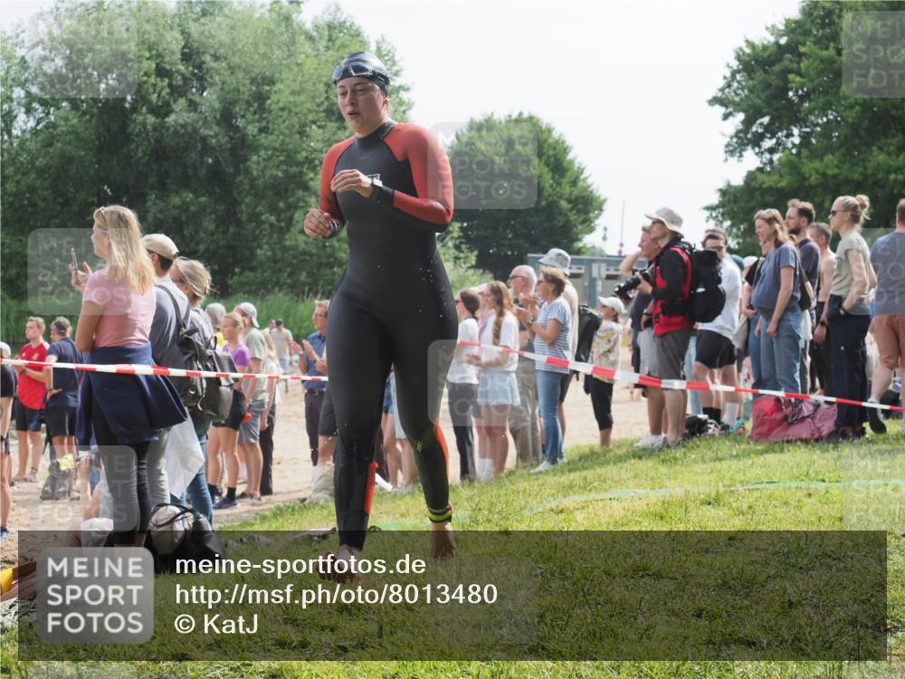 15.06.2025 - 27. Vierlanden-Triathlon KatJ http://msf.ph/oto/8013480 15.06.2025 10:14:49 Schwimmen 546, 559, 593, 608, 609 meine-sportfotos.de