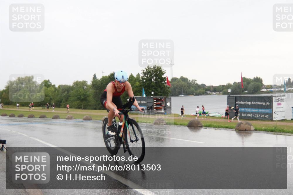 21.06.2025 - 27. Vierlanden-Triathlon H.Heesch http://msf.ph/oto/8013503 15.06.2025 13:40:35 Radfahren 1183 meine-sportfotos.de