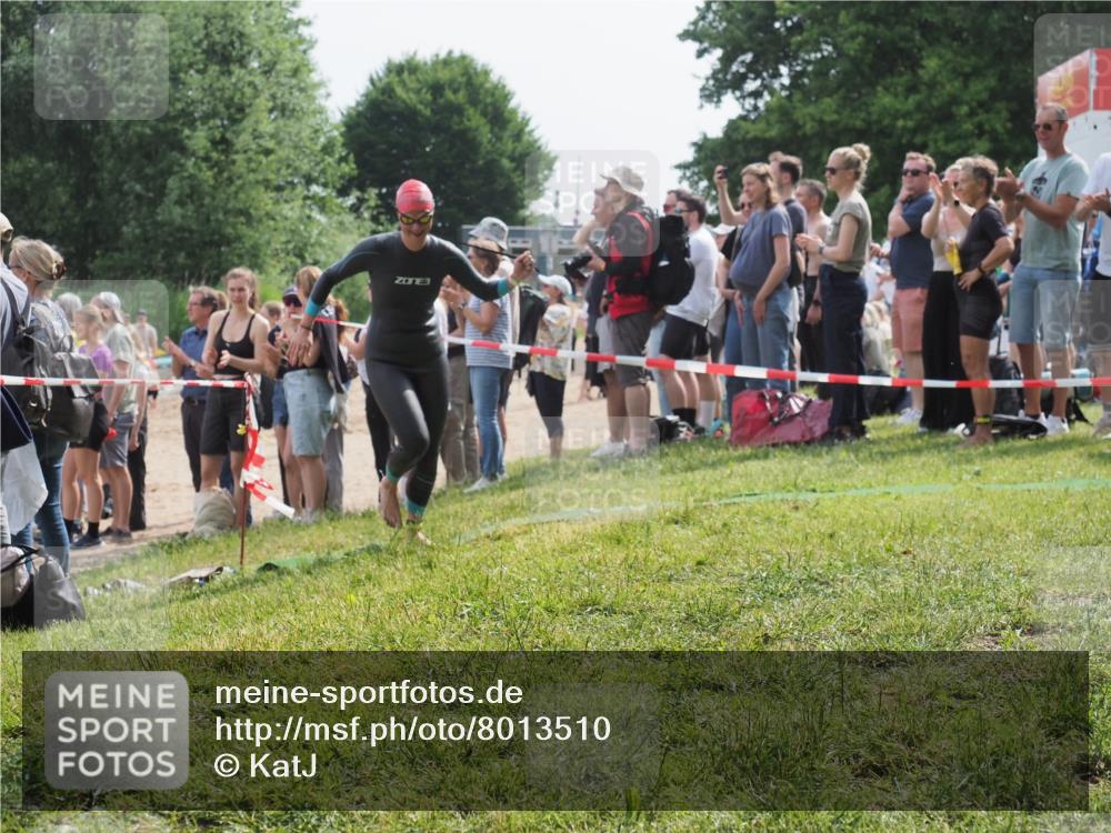 15.06.2025 - 27. Vierlanden-Triathlon KatJ http://msf.ph/oto/8013510 15.06.2025 10:14:52 Schwimmen 476, 546, 559, 593, 608, 609, 1397 meine-sportfotos.de