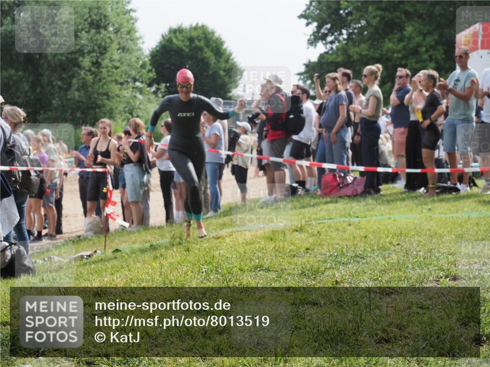 15.06.2025 - 27. Vierlanden-Triathlon KatJ http://msf.ph/oto/8013519 15.06.2025 10:14:53 Schwimmen 476, 521, 525, 546, 559, 593, 608, 1397 meine-sportfotos.de