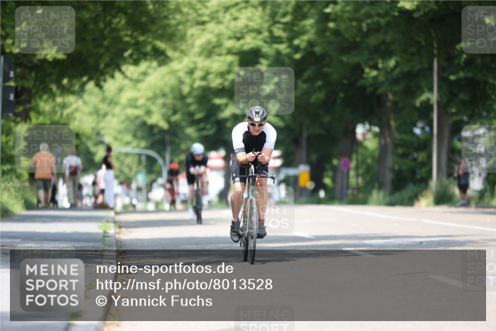 15.06.2025 - 7 Türme Triathlon Yannick Fuchs http://msf.ph/oto/8013528 15.06.2025 12:47:41 Radfahren 489, 583, 648 meine-sportfotos.de