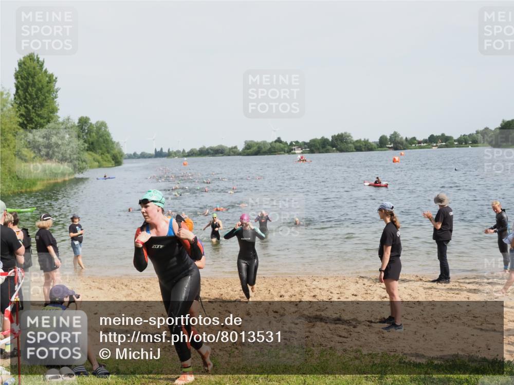 21.06.2025 - 27. Vierlanden-Triathlon MichiJ http://msf.ph/oto/8013531 15.06.2026 10:15:34 Schwimmen 508, 509, 511, 554, 620 meine-sportfotos.de