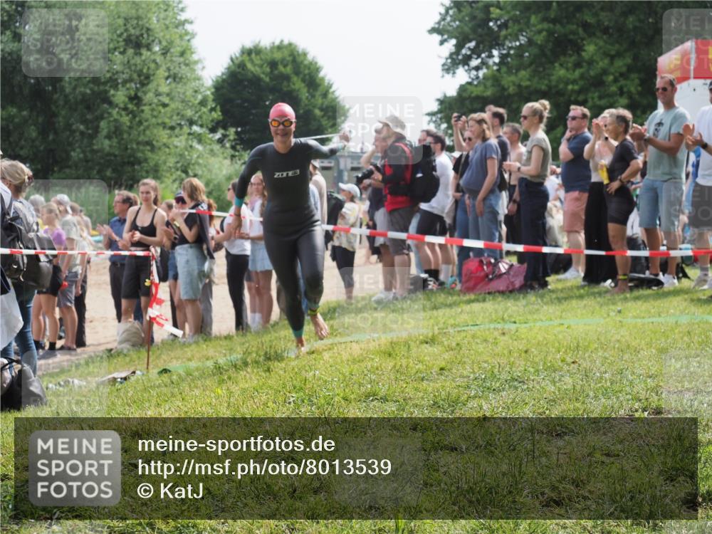 15.06.2025 - 27. Vierlanden-Triathlon KatJ http://msf.ph/oto/8013539 15.06.2025 10:14:53 Schwimmen 476, 521, 525, 546, 559, 593, 608, 1397 meine-sportfotos.de